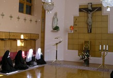 molitev v tišini kapele, karmel v Sori
